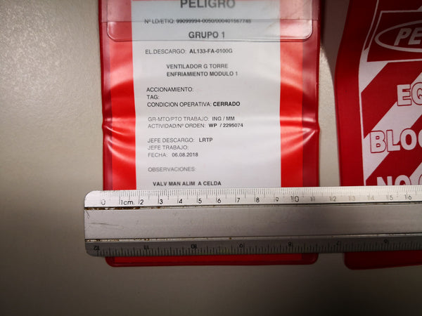 ETIQUETADO Y BLOQUEO SOBRE FUNDA PORTA CUBRE TARJETAS MODELO PORTATARJETAROJA