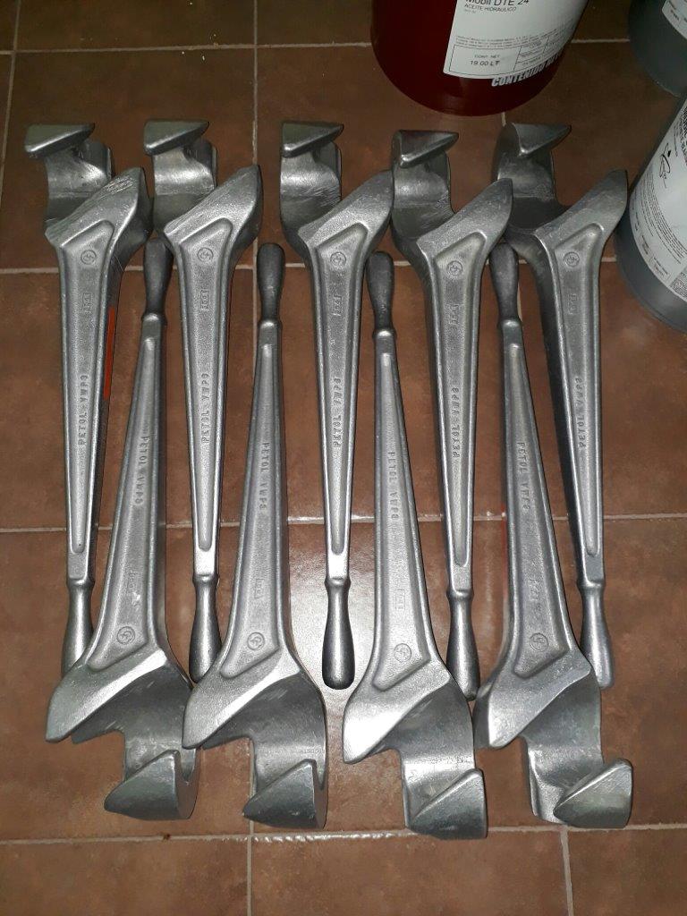 GEARENCH PETOL VALVE WHEEL WRENCH LLAVE PARA VALVULA DE VOLANTE