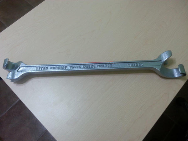 GEARENCH TITAN SURGRIP VALVE WHEEL WRENCH / LLAVE PARA VALVULAS DE VOLANTE SENCILLA Y DOBLE